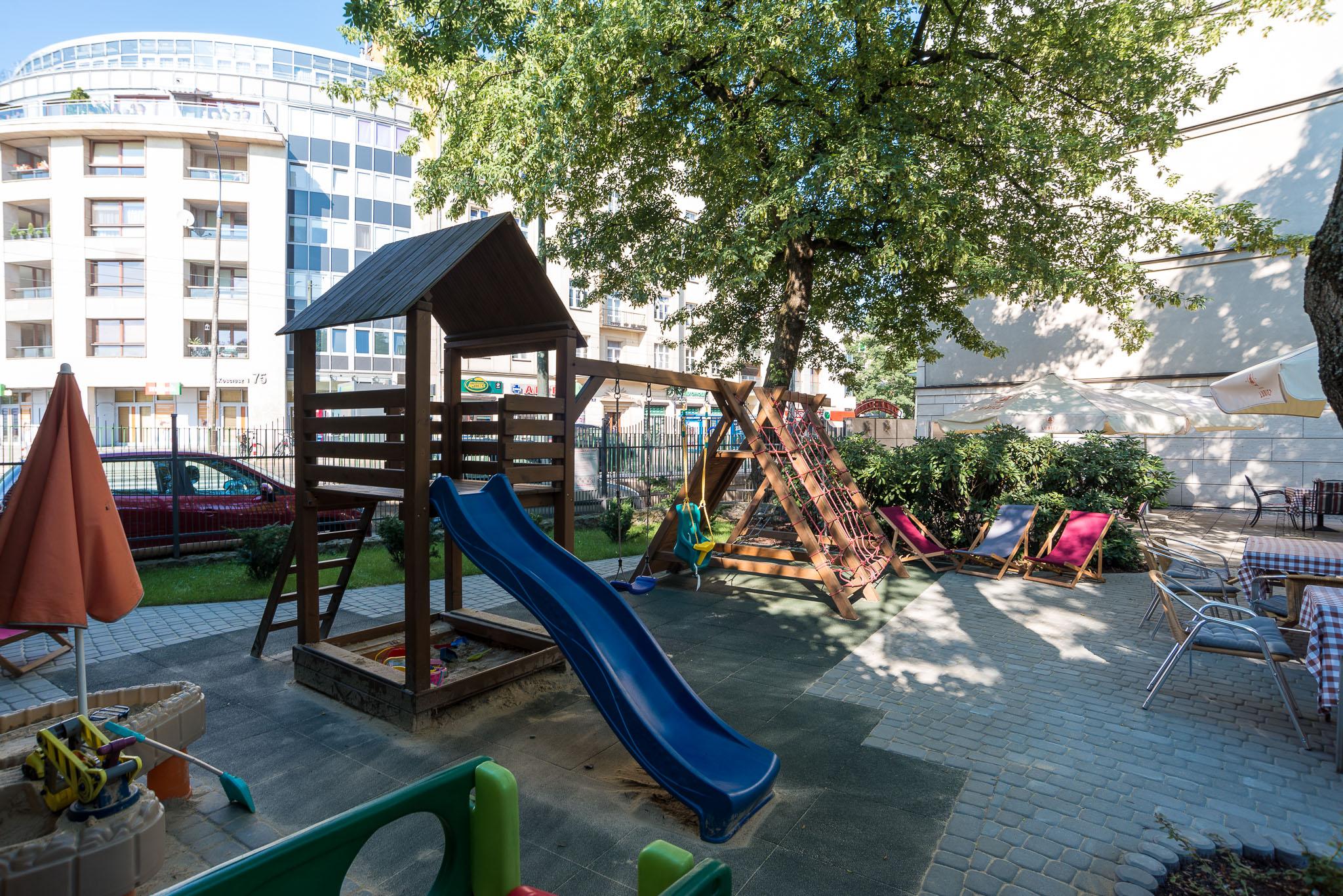 Niebieski Art Hotel & Spa Cracovie Extérieur photo Playground at the International School of Paris